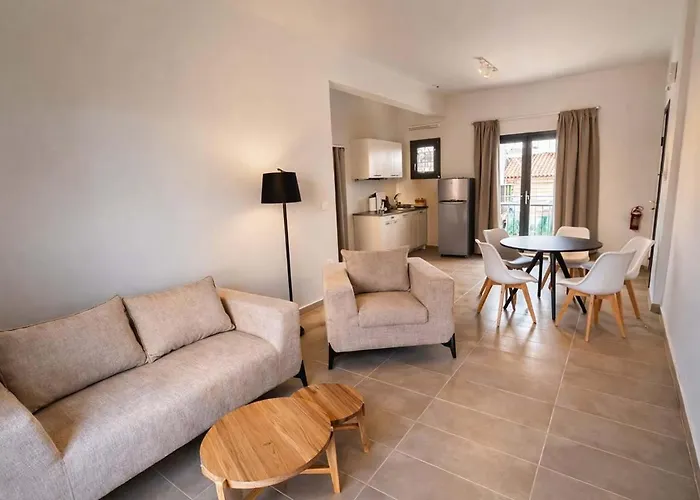 Consta Luxury Aparthotel Parálion Ástros