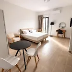 公寓式酒店 Consta Luxury 3*